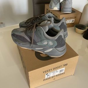 Yeezy Boost 700 - TeaBlu